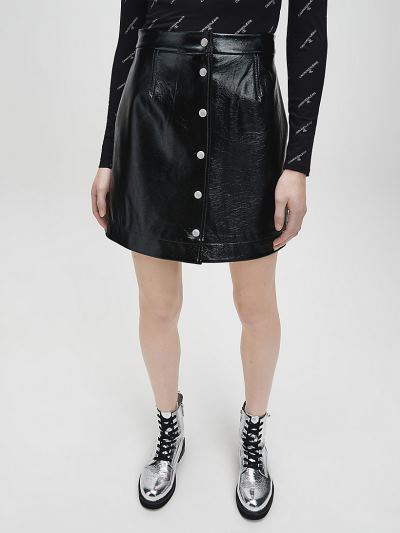Calvin Klein Ruhák HU904885 | Calvin Klein High Shine Faux Bőr Női Mini Szoknya Fekete